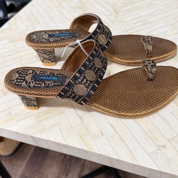 Chic Brown Patterned Heels - Picture 3 of 4